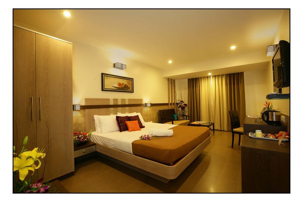 Hotel Utsav Deluxe Pune Exterior foto