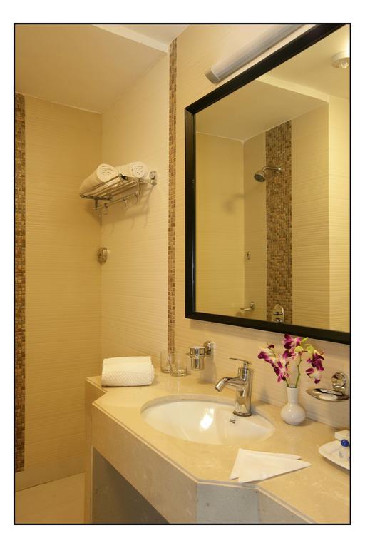 Hotel Utsav Deluxe Pune Quarto foto